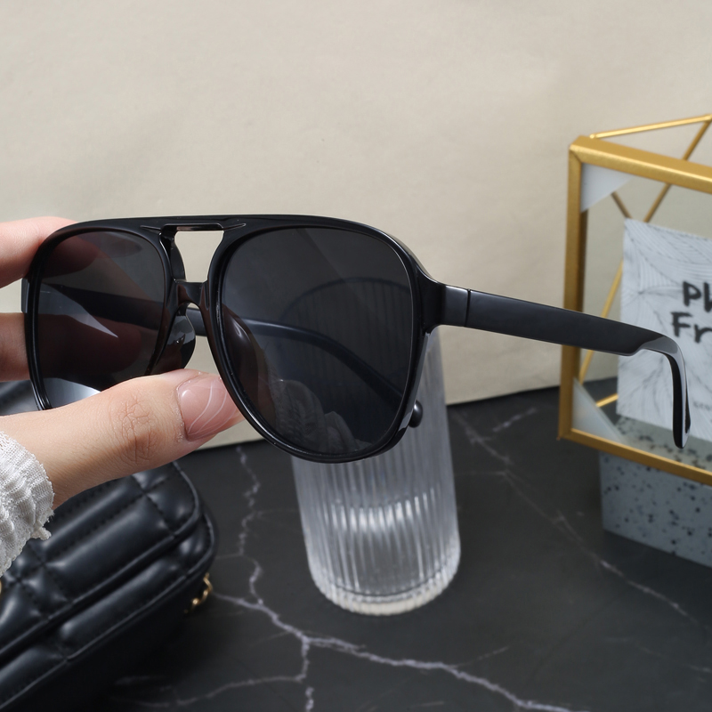 Unisex Fashion Sunglasses UV40 - Women'S Fashion In The 90S ulasan dan harga