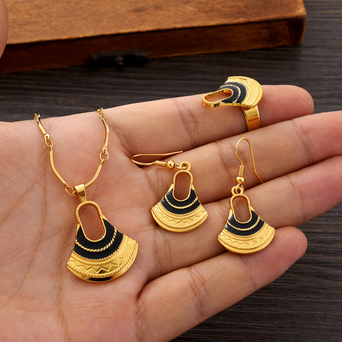 Fashion PNG Gold Color Jewelry - Women Fashion Png ulasan dan harga